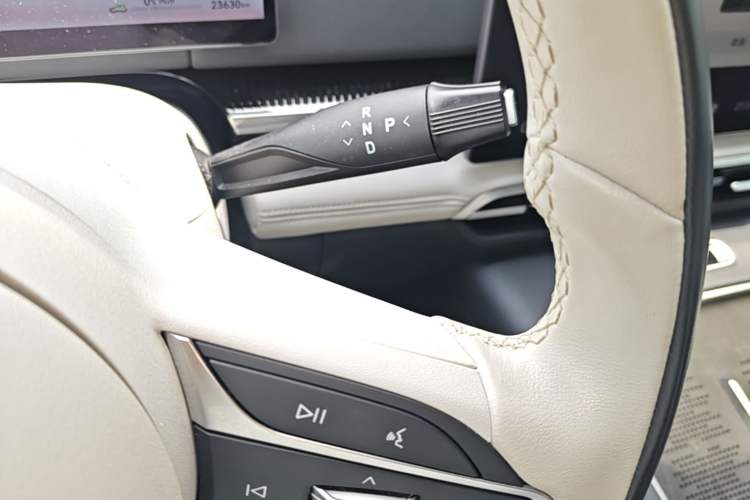 Used VOYAH Dream 2025 PHEV Four-Wheel-Drive Flagship Version – Qiankun Edition Gear Lever