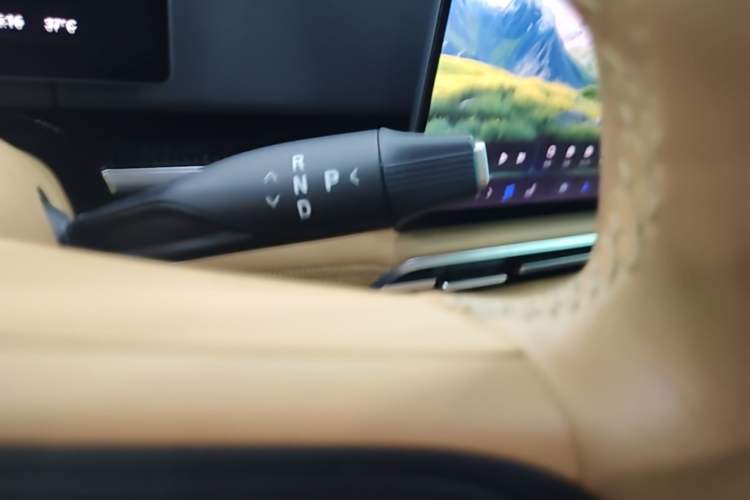 Used VOYAH Dream 2025 PHEV Four-Wheel-Drive Flagship Kunpeng Edition Gear Lever