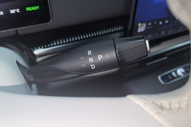 Used VOYAH Dream 2025 PHEV Four-Wheel-Drive Flagship Kunpeng Edition Gear Lever