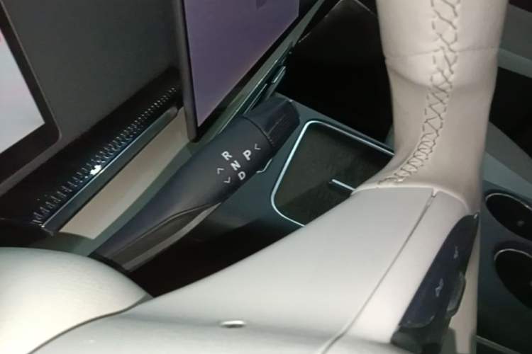 Used VOYAH Dream 2025 PHEV Four-Wheel-Drive Flagship Kunpeng Edition Gear Lever