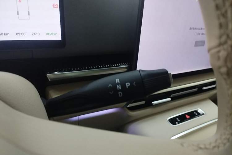 Used VOYAH Dream 2025 PHEV Four-Wheel-Drive Flagship Kunpeng Edition Gear Lever