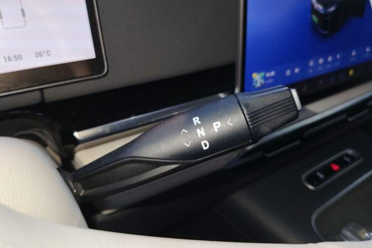 Used VOYAH Dream 2025 PHEV Four-Wheel-Drive Flagship Kunpeng Edition Gear Lever