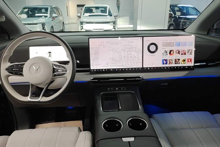 Used VOYAH Dream 2025 PHEV Four-Wheel Drive Excellence Kunpeng Edition Gear Lever