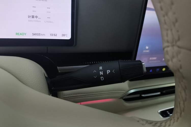 Used VOYAH Dream 2025 PHEV Four-Wheel-Drive Flagship Kunpeng Edition Gear Lever