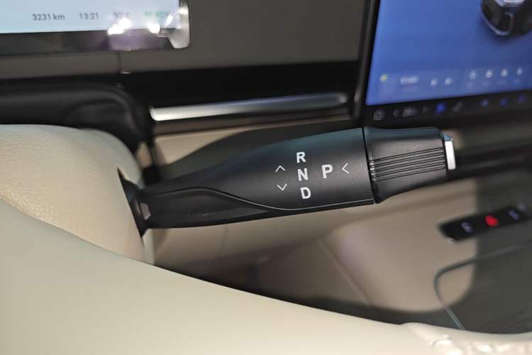 Used VOYAH Dream 2025 PHEV Four-Wheel-Drive Flagship Kunpeng Edition Gear Lever