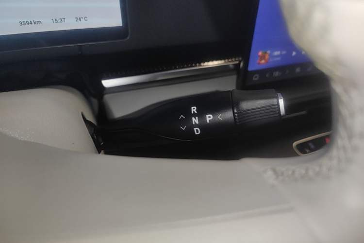 Used VOYAH Dream 2025 PHEV Four-Wheel-Drive Flagship Kunpeng Edition Gear Lever