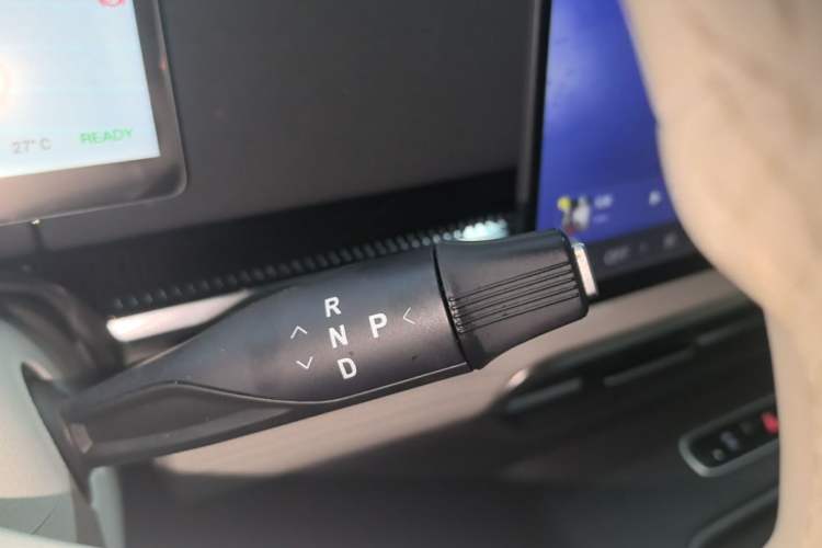Used VOYAH Dream 2025 PHEV Four-Wheel-Drive Flagship Kunpeng Edition Gear Lever