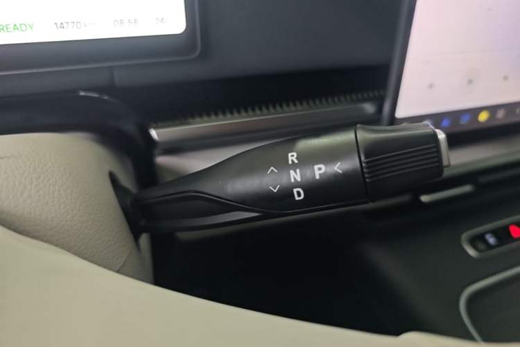 Used VOYAH Dream 2025 PHEV Four-Wheel Drive Excellence Kunpeng Edition Gear Lever
