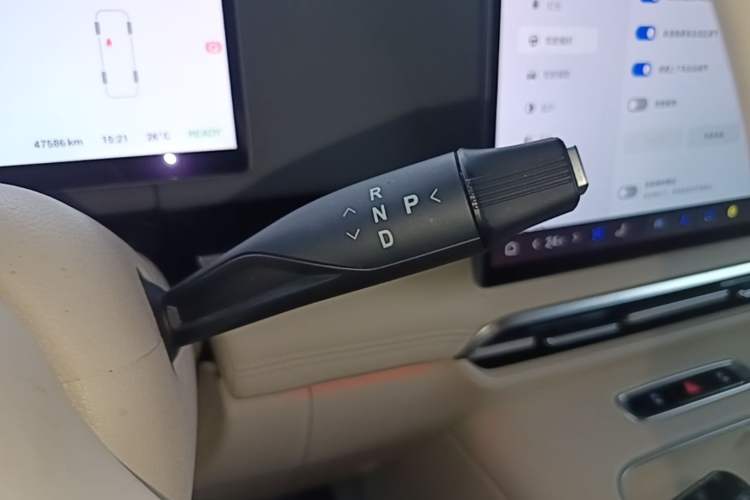 Used VOYAH Dream 2025 PHEV Four-Wheel-Drive Flagship Kunpeng Edition Gear Lever