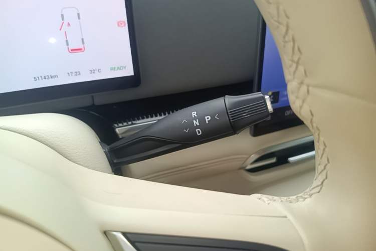 Used VOYAH Dream 2025 PHEV Four-Wheel-Drive Flagship Kunpeng Edition Gear Lever