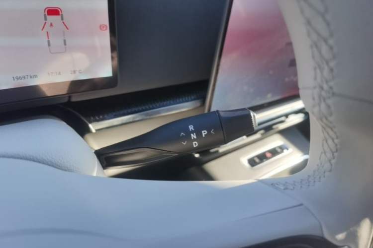 Used VOYAH Dream 2025 PHEV Four-Wheel-Drive Flagship Kunpeng Edition Gear Lever
