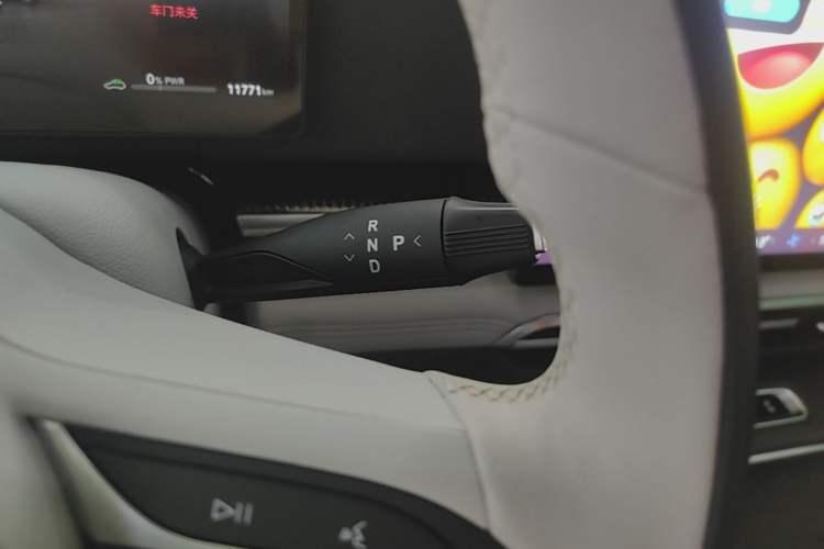 Used VOYAH Dream 2025 PHEV Four-Wheel Drive Excellence Qiankun Edition Gear Lever