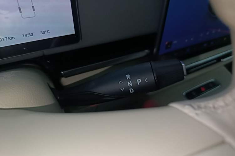 Used VOYAH Dream 2025 PHEV Four-Wheel-Drive Flagship Kunpeng Edition Gear Lever