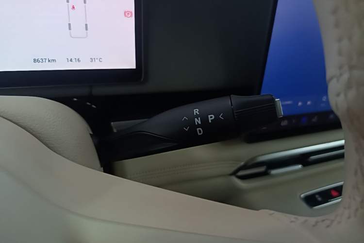 Used VOYAH Dream 2025 PHEV Four-Wheel-Drive Flagship Kunpeng Edition Gear Lever