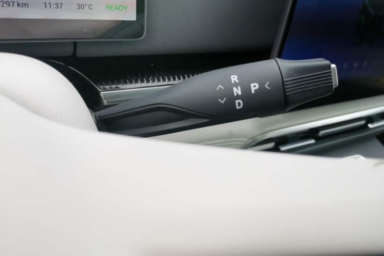 Used VOYAH Dream 2025 PHEV Four-Wheel-Drive Flagship Kunpeng Edition Gear Lever