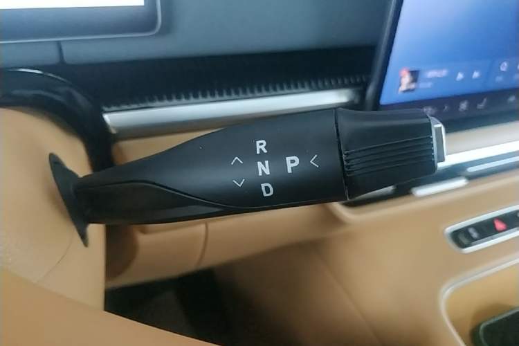 Used VOYAH Dream 2025 PHEV Four-Wheel-Drive Flagship Kunpeng Edition Gear Lever