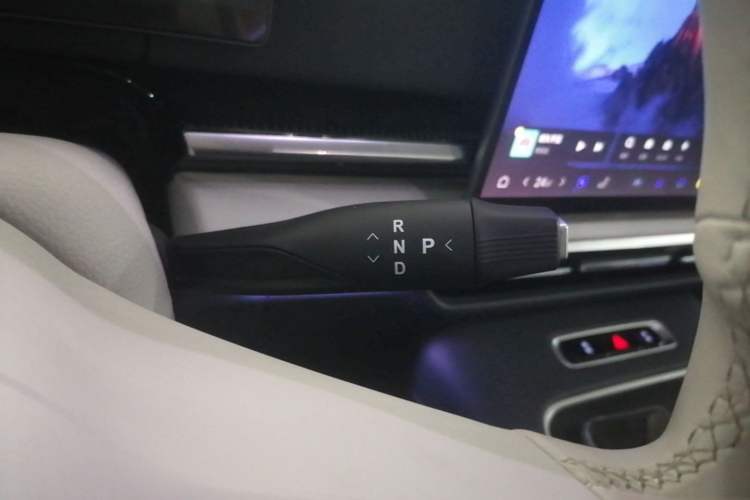 Used VOYAH Dream 2025 PHEV Four-Wheel-Drive Flagship Kunpeng Edition Gear Lever