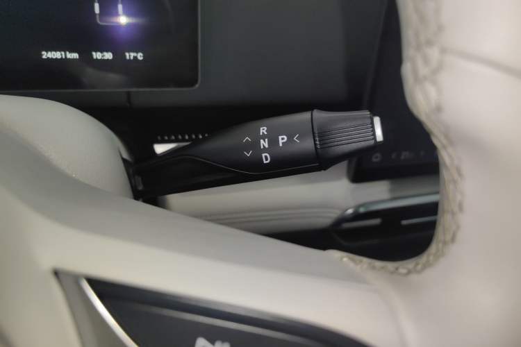 Used VOYAH Dream 2025 PHEV Four-Wheel-Drive Flagship Kunpeng Edition Gear Lever