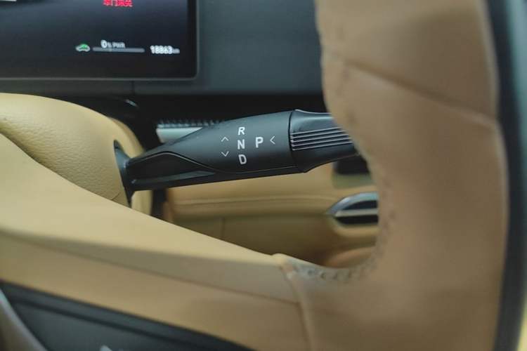 Used VOYAH Dream 2025 PHEV Four-Wheel Drive Prestige Qiankun Edition Gear Lever