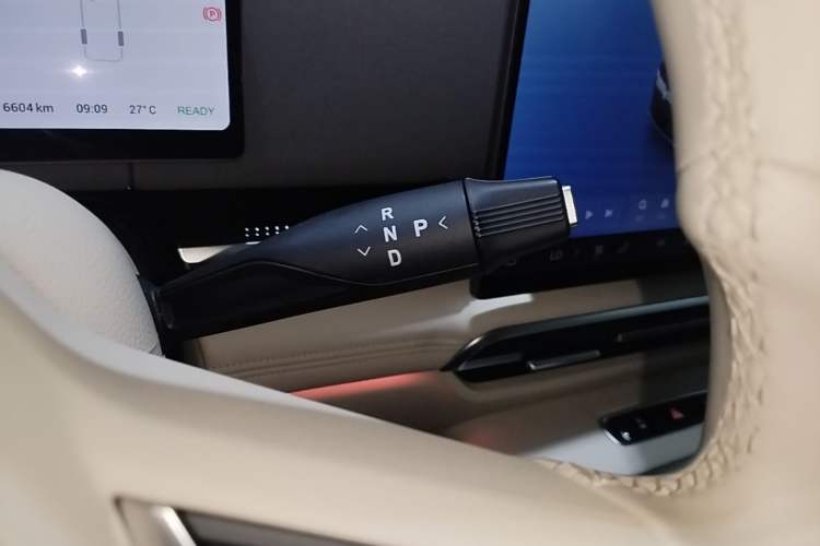 Used VOYAH Dream 2025 PHEV Four-Wheel-Drive Flagship Kunpeng Edition Gear Lever