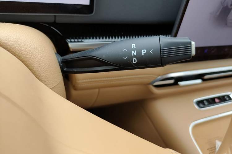 Used VOYAH Dream 2025 PHEV Four-Wheel-Drive Flagship Kunpeng Edition Gear Lever