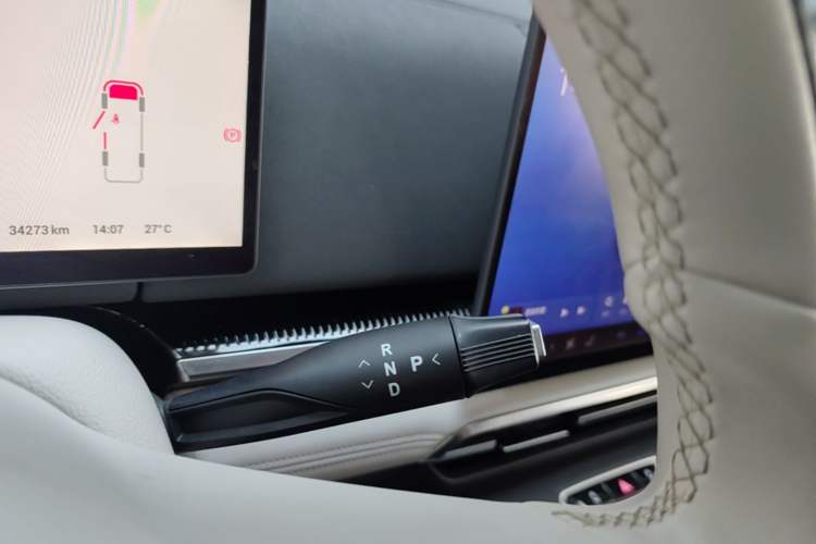 Used VOYAH Dream 2025 PHEV Four-Wheel-Drive Flagship Kunpeng Edition Gear Lever