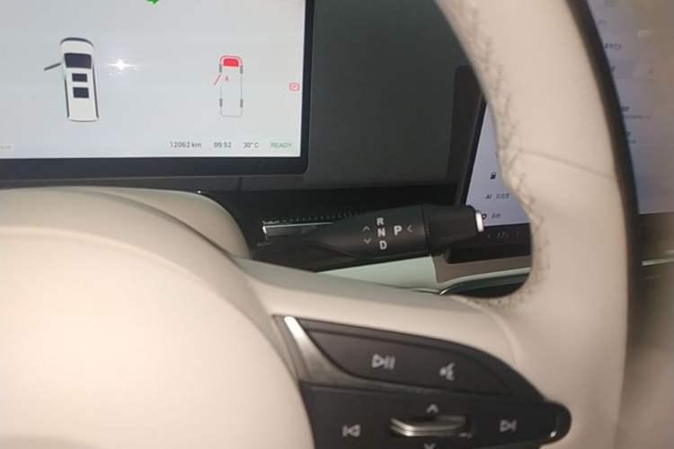 Used VOYAH Dream 2025 PHEV Four-Wheel-Drive Flagship Kunpeng Edition Gear Lever