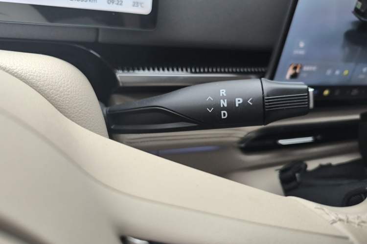 Used VOYAH Dream 2025 PHEV Four-Wheel-Drive Flagship Kunpeng Edition Gear Lever