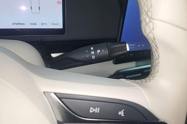 Used VOYAH Dream 2025 PHEV Four-Wheel-Drive Flagship Kunpeng Edition Gear Lever
