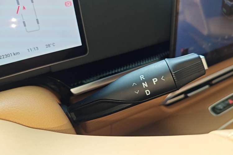 Used VOYAH Dream 2025 PHEV Four-Wheel Drive Prestige Kunpeng Edition Gear Lever
