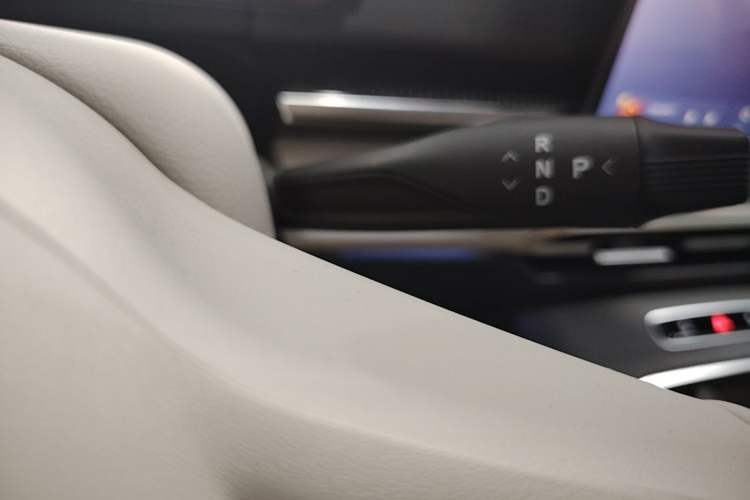 Used VOYAH Dream 2025 PHEV Four-Wheel-Drive Flagship Kunpeng Edition Gear Lever