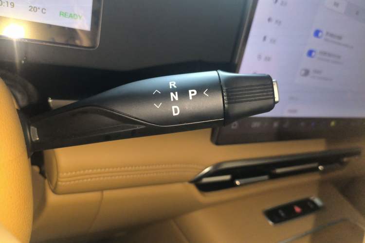 Used VOYAH Dream 2025 PHEV Four-Wheel-Drive Flagship Kunpeng Edition Gear Lever