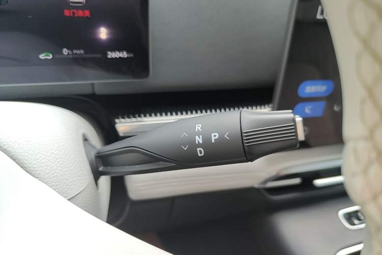 Used VOYAH Dream 2025 PHEV Four-Wheel-Drive Flagship Version – Qiankun Edition Gear Lever