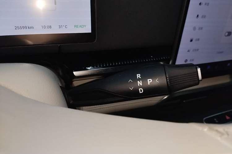 Used VOYAH Dream 2025 PHEV Four-Wheel-Drive Flagship Kunpeng Edition Gear Lever