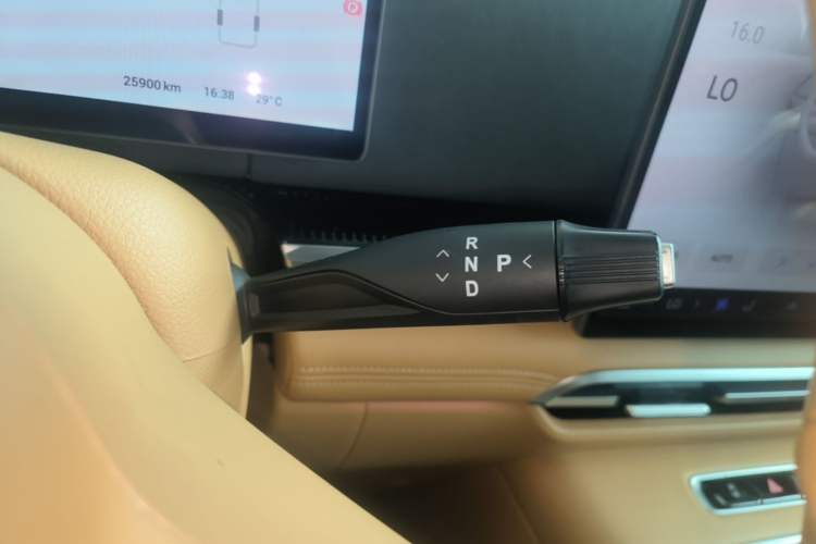 Used VOYAH Dream 2025 PHEV Four-Wheel-Drive Flagship Kunpeng Edition Gear Lever