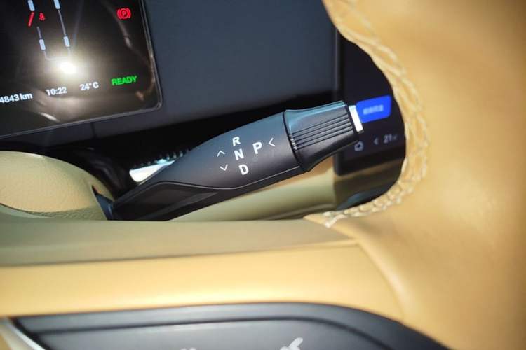 Used VOYAH Dream 2025 PHEV Four-Wheel-Drive Flagship Kunpeng Edition Gear Lever