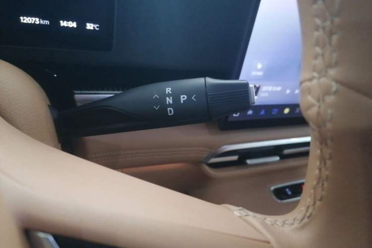 Used VOYAH Dream 2025 PHEV Four-Wheel-Drive Flagship Kunpeng Edition Gear Lever