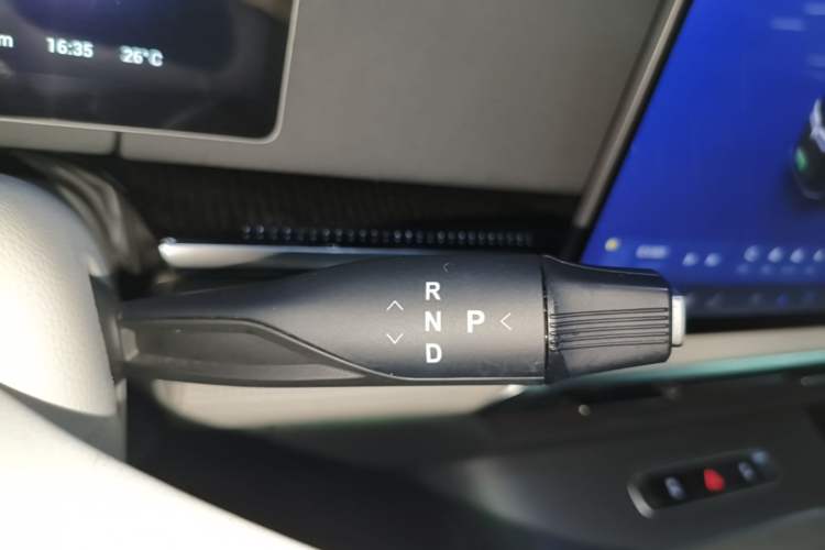Used VOYAH Dream 2025 PHEV Four-Wheel-Drive Flagship Kunpeng Edition Gear Lever