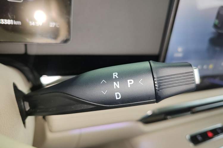 Used VOYAH Dream 2025 PHEV Four-Wheel Drive Prestige Kunpeng Edition Gear Lever
