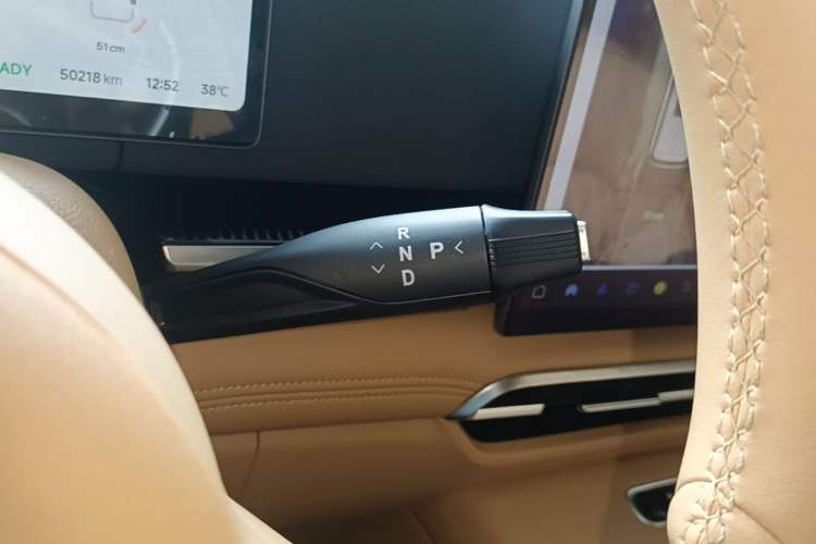 Used VOYAH Dream 2025 PHEV Four-Wheel-Drive Flagship Kunpeng Edition Gear Lever