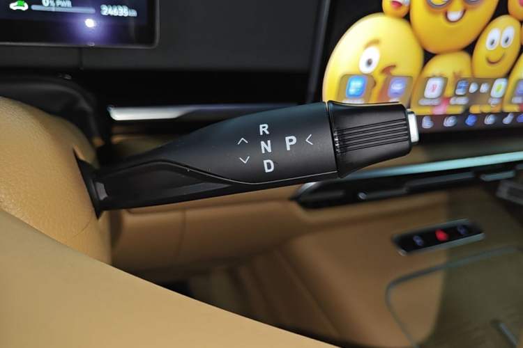 Used VOYAH Dream 2025 PHEV Four-Wheel Drive Prestige Qiankun Edition Gear Lever