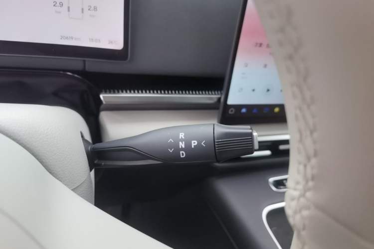 Used VOYAH Dream 2025 PHEV Four-Wheel-Drive Flagship Kunpeng Edition Gear Lever