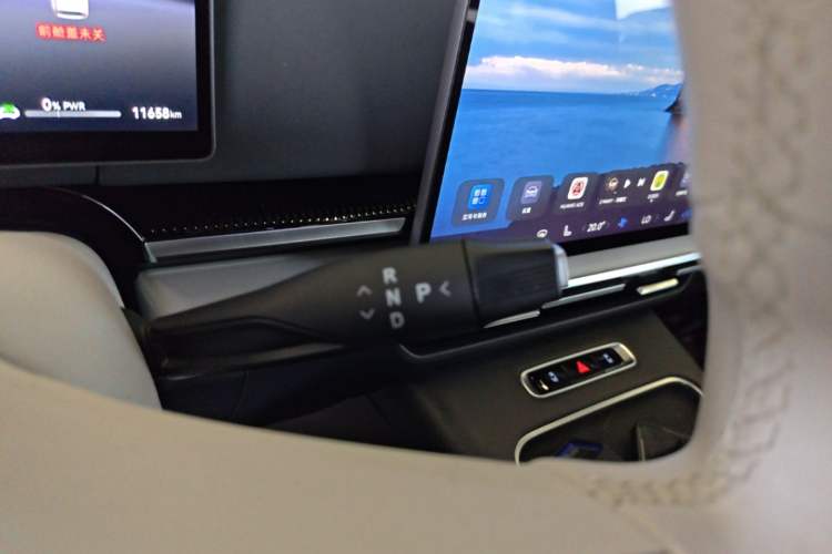 Used VOYAH Dream 2025 PHEV Four-Wheel Drive Prestige Kunpeng Edition Gear Lever