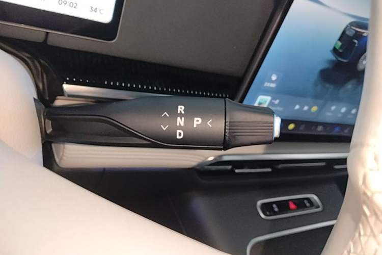 Used VOYAH Dream 2025 PHEV Four-Wheel-Drive Flagship Kunpeng Edition Gear Lever