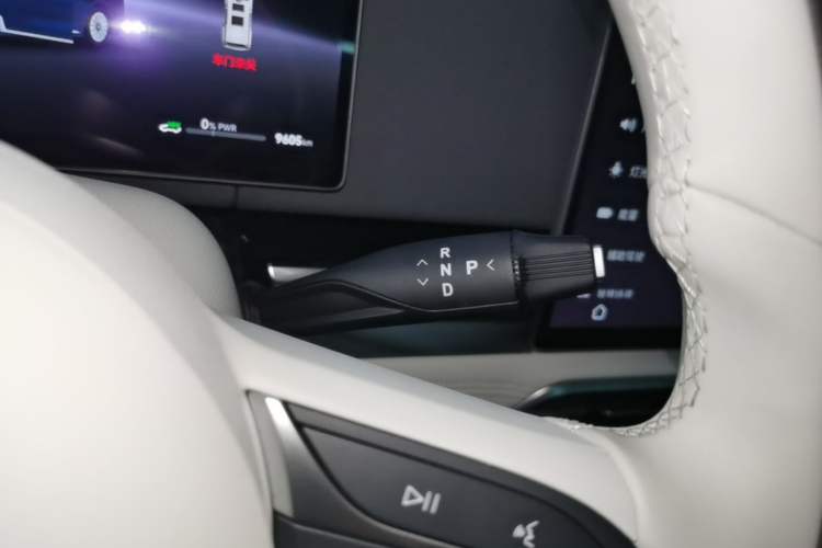 Used VOYAH Dream 2025 PHEV Four-Wheel-Drive Flagship Version – Qiankun Edition Gear Lever