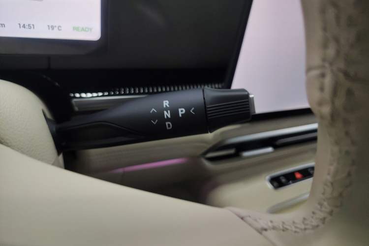 Used VOYAH Dream 2025 PHEV Four-Wheel-Drive Flagship Kunpeng Edition Gear Lever
