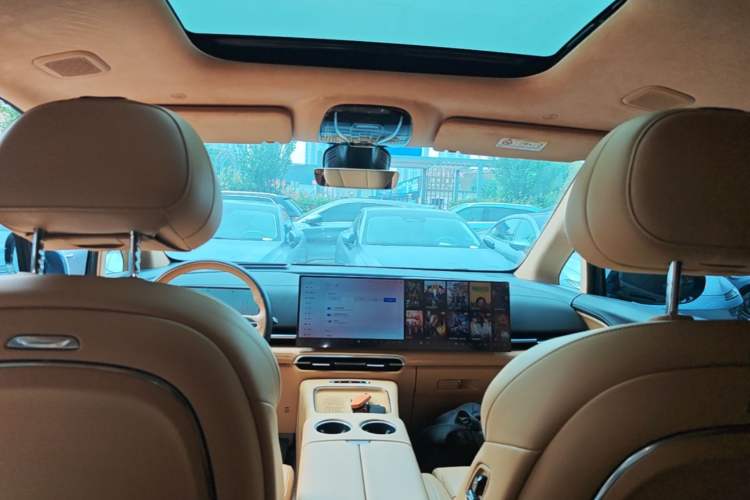 Used VOYAH Dream 2025 PHEV Four-Wheel-Drive Flagship Kunpeng Edition Headliner