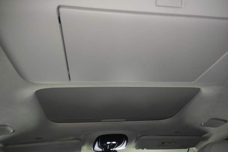 Used VOYAH Dream 2025 PHEV Four-Wheel-Drive Flagship Kunpeng Edition Headliner