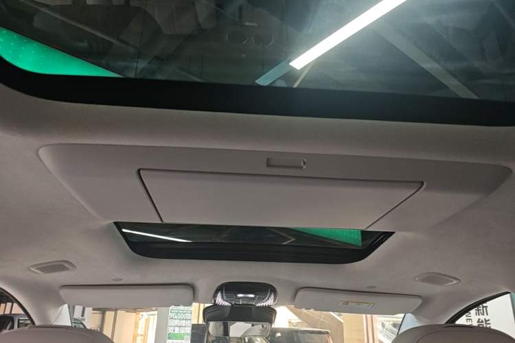 Used VOYAH Dream 2025 PHEV Four-Wheel-Drive Flagship Version – Qiankun Edition Headliner