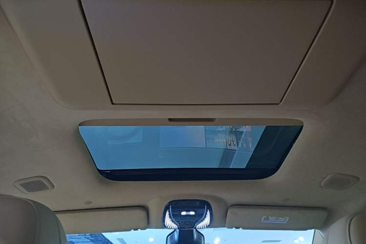 Used VOYAH Dream 2025 PHEV Four-Wheel-Drive Flagship Kunpeng Edition Headliner
